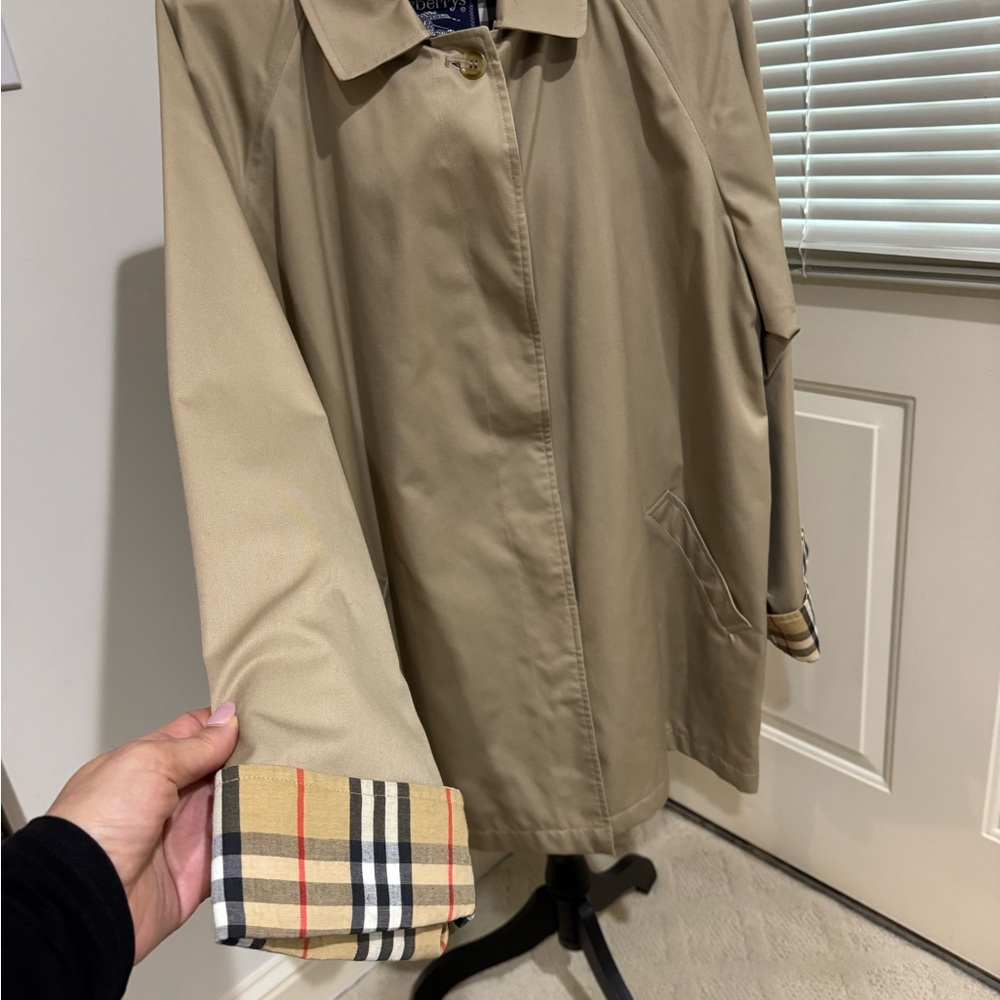 Burberry Beige taupe belted trench coat / raincoat - Picture 2 of 13